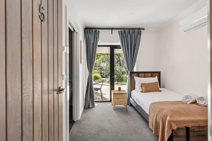 The Garden Nook Single I Solterra & Vine - Bendigo