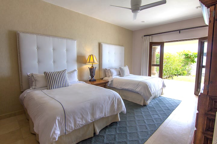 Double bedsuite with outdoor access