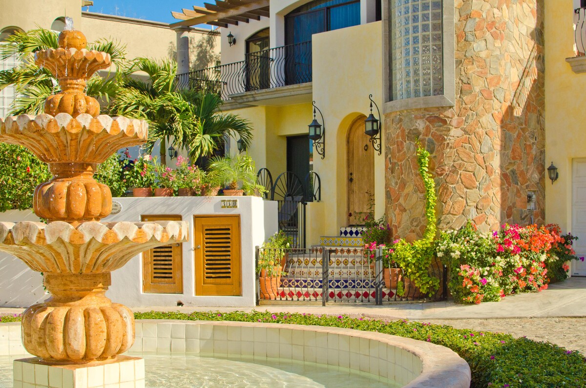4BR Villa in Pedregal - Image 1