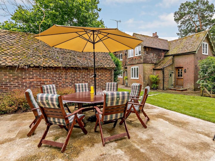 4 Bed In Dorking (Oc-83884) - Shere