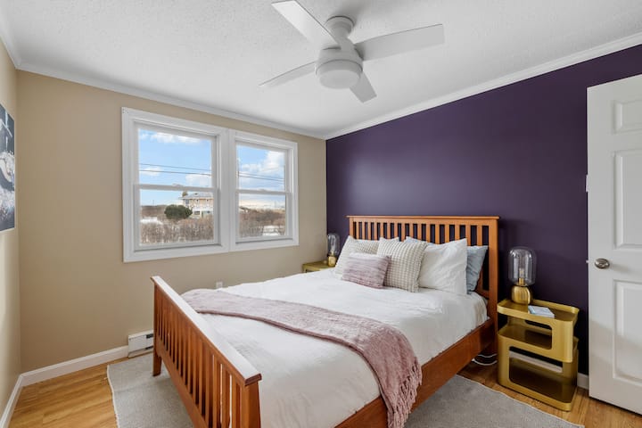 El dormitorio 2 tiene una cama tamaño queen