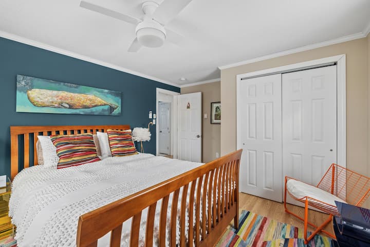 El dormitorio 1 tiene una cama tamaño queen