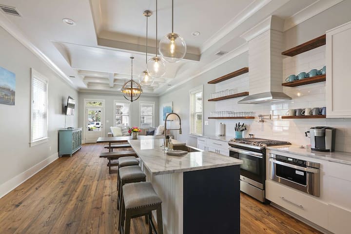 Huge New Home W/ Outdoor Space, Walk To Streetcar! - New Orleans, LA