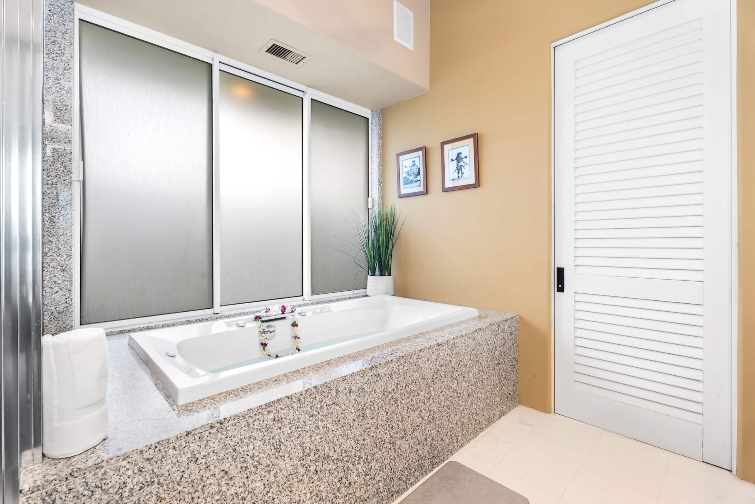 Home in Kailua-Kona · ★5.0 · 3 bedrooms · 5 beds · 3.5 baths - Image 9