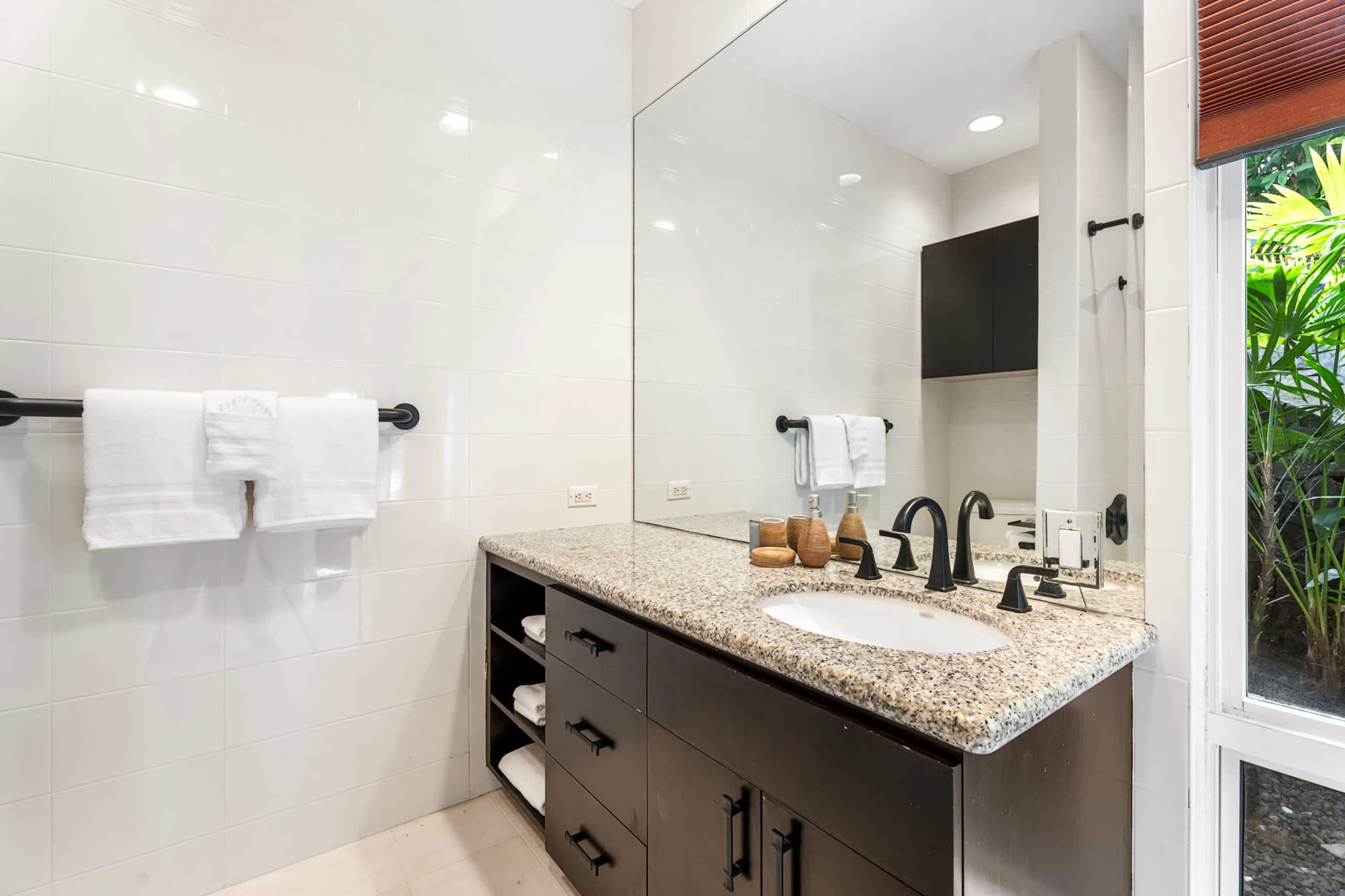 Home in Kailua-Kona · ★5.0 · 3 bedrooms · 5 beds · 3.5 baths - Image 14
