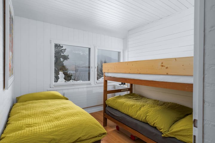 Schlafzimmer mit Etagenbett – perfekt für Kinder
