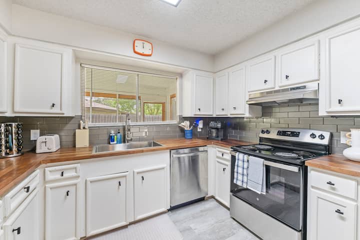 Stunning 3 Bd Family Home+ Game Room+pingpong - Corpus Christi, TX