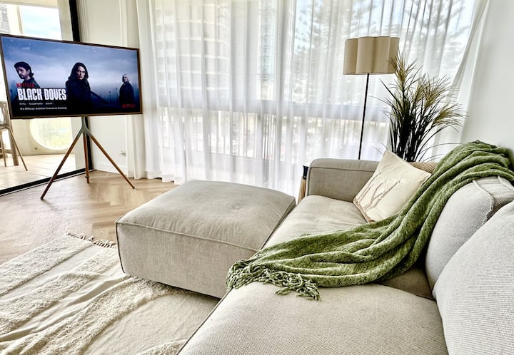 Beachfront Ocean View - Free Park- Steps From Sand - Surfers Paradise