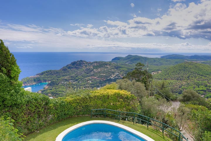 el colomar – villa with sea views and private pool