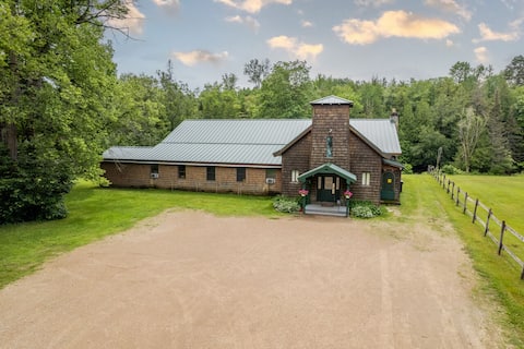 Rapid River Lodge: Summer Vacation Awaits!