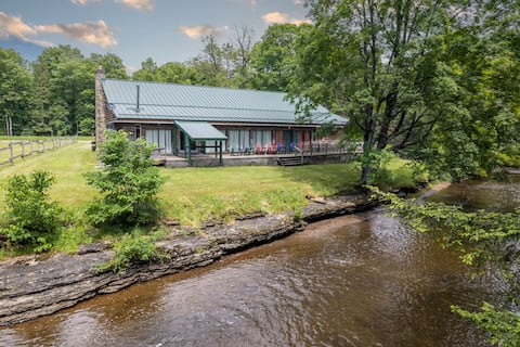 Rapid River Lodge: Colorful Leaves & Cozy Nights