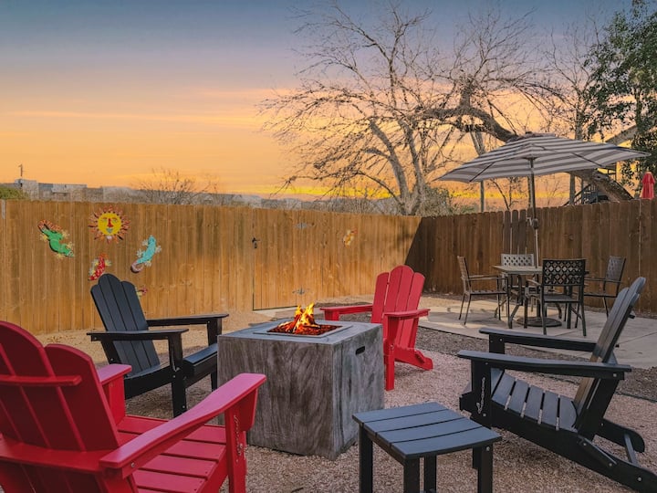 Central South Austin, Fenced Yard + Pets, Fire Pit - Austin, TX