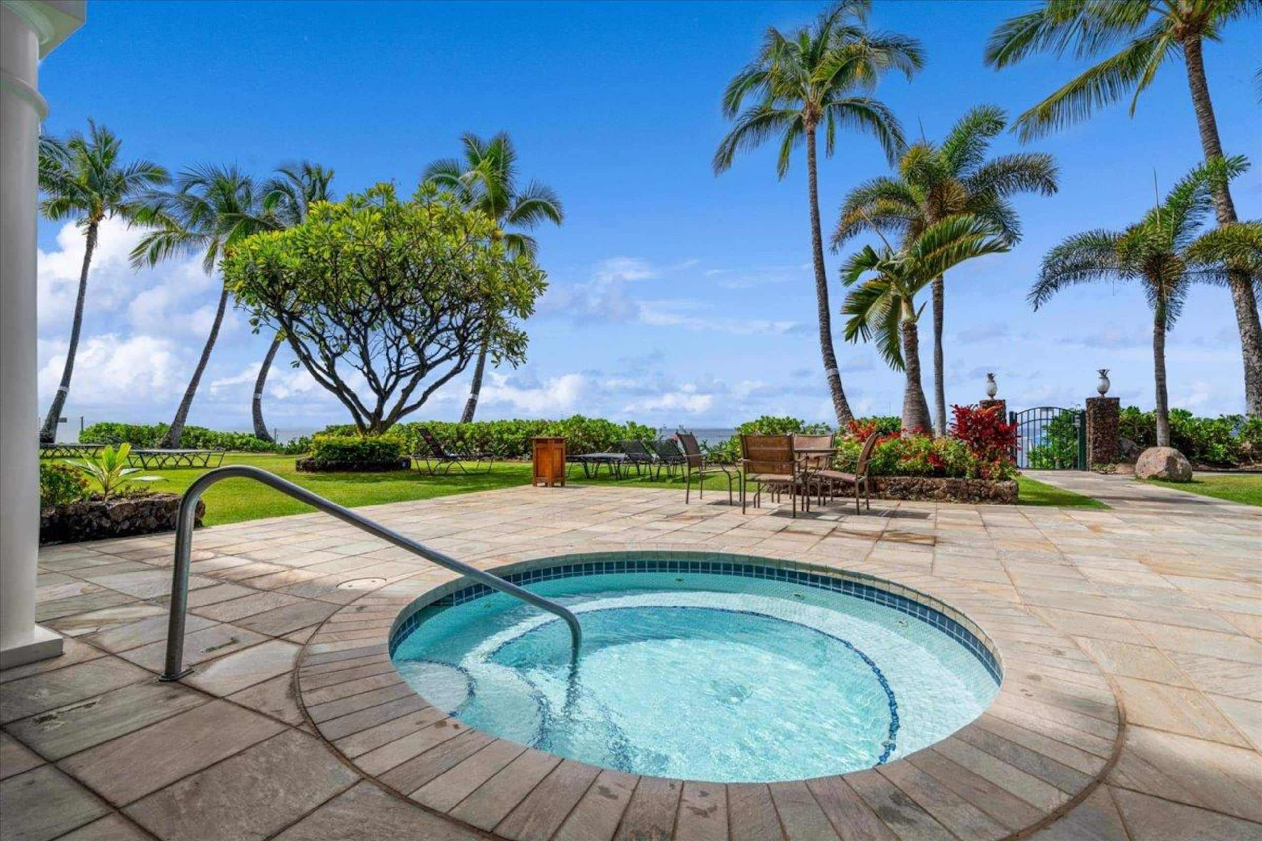 Place to stay in Lahaina · ★5.0 · 1 bed · 1 private bath - Image 8