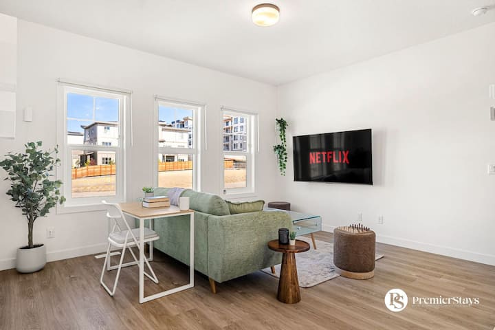 Luxury Townhome • King Bed • Near Winsport & Aspen - Calgary