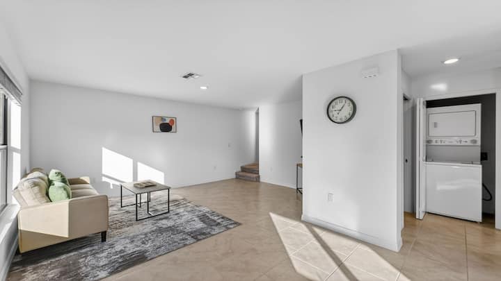 Sunny Escape | Fresh, Modern Townhome Near Beaches - Port Charlotte, FL