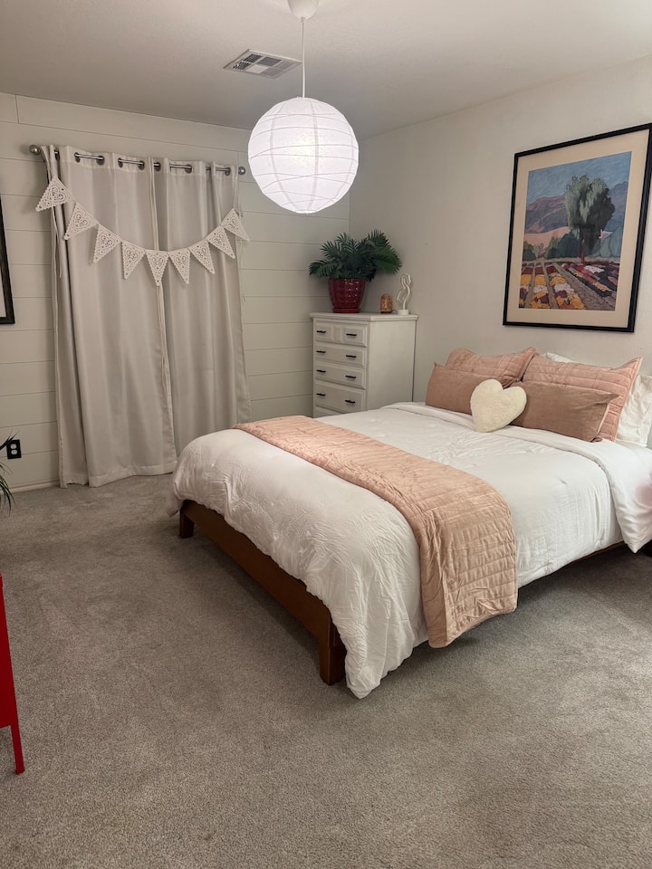 Habitación Queen con ventana grande y vestidor, TV