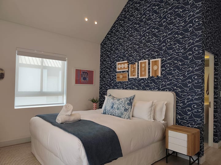 Arriba, dormitorio 2.