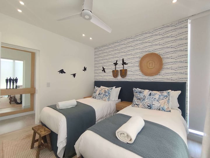 Abajo, dormitorio 3.