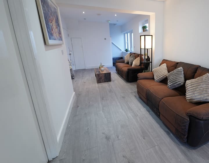 (46dw) Dreams Unlimited:contractor Home In Ashford - London Heathrow Airport (LHR)