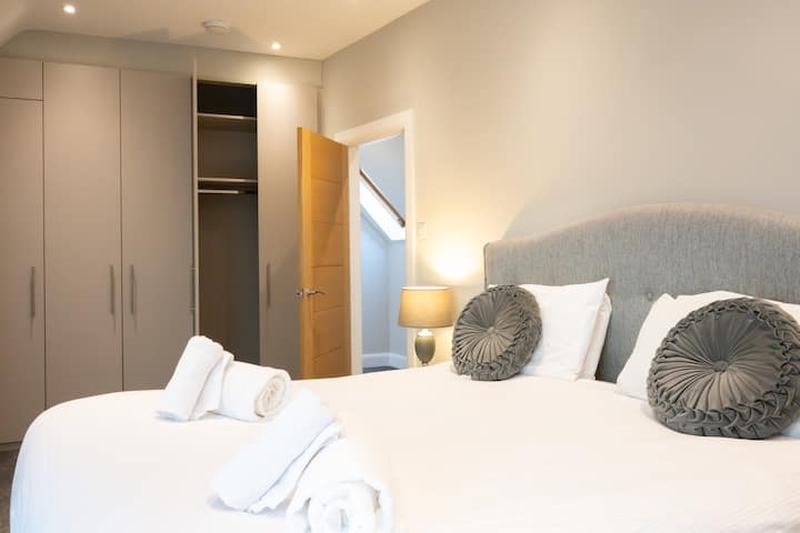 Брачна спална соба 