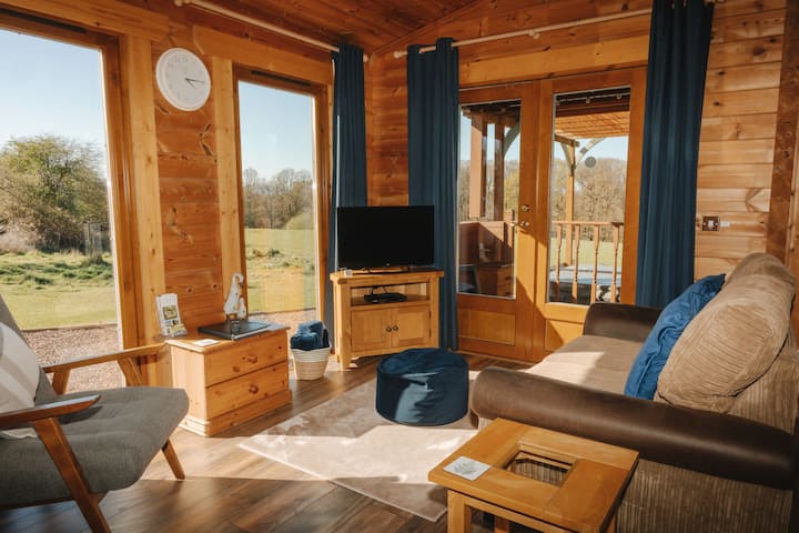Bluebell Lodge- Adult Only- Private Hot Tub - Bewdley