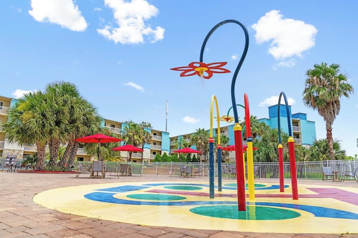 3 Kid-friendly Rooms - Splash Area + Breakfast - Orlando, FL