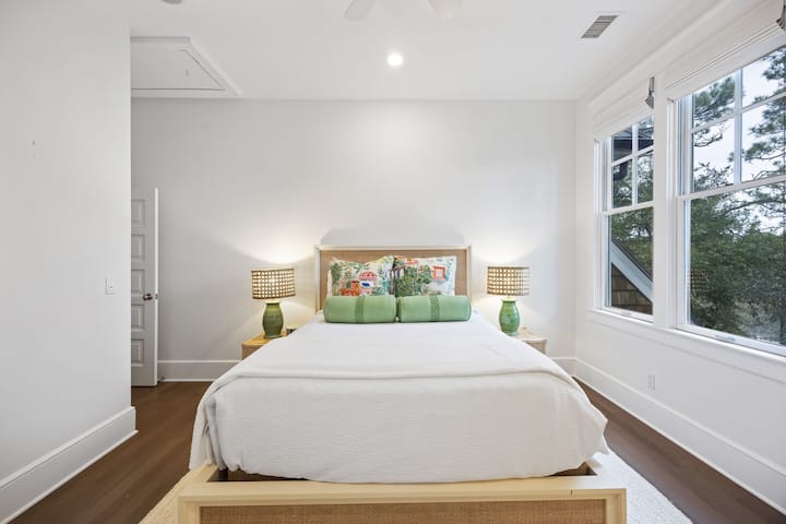 Dormitor 2 - Pat matrimonial - Baie privată - Etajul 2