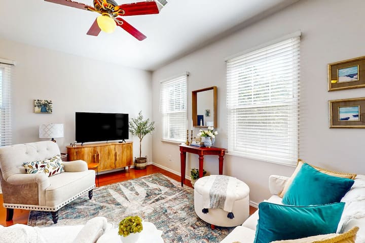 Classy 3br Near Trails With Pools & Playground - Gilbert, AZ