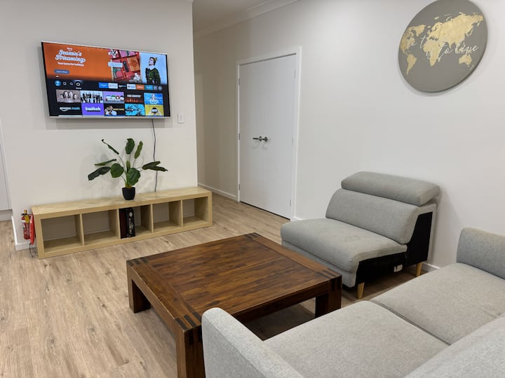 Grand Family Estate For 20 | 6br | Macarthur - Campbelltown