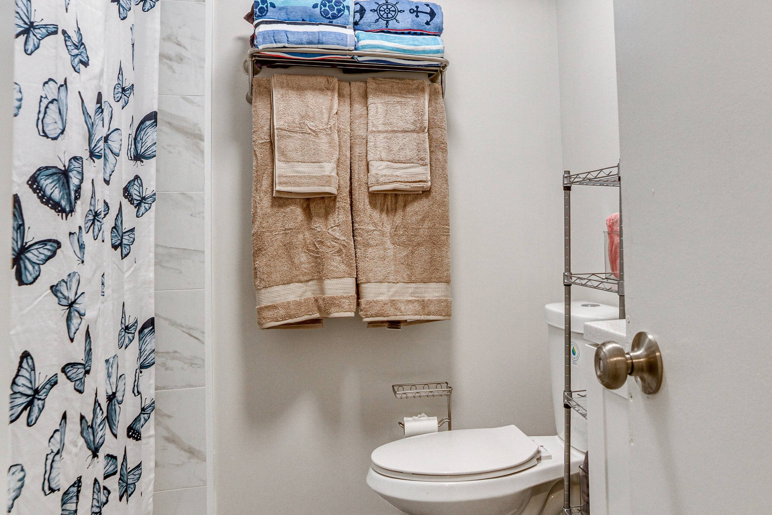 Condo in Hilo · ★4.88 · 2 bedrooms · 3 beds · 1 private bath - Image 13