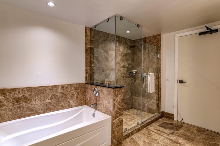 Honua Kai Ocean View 7 Br | Ml-2627 By Kbm - Maui, HI