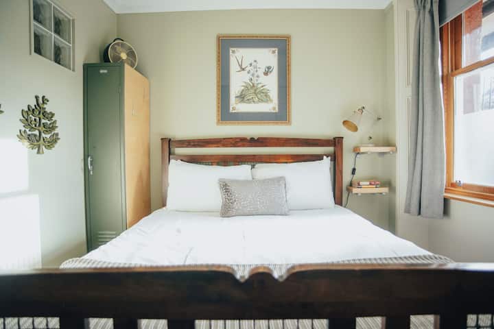 Snug 1 Bed Apartment In Juniper Green With Parking - Edimburgo