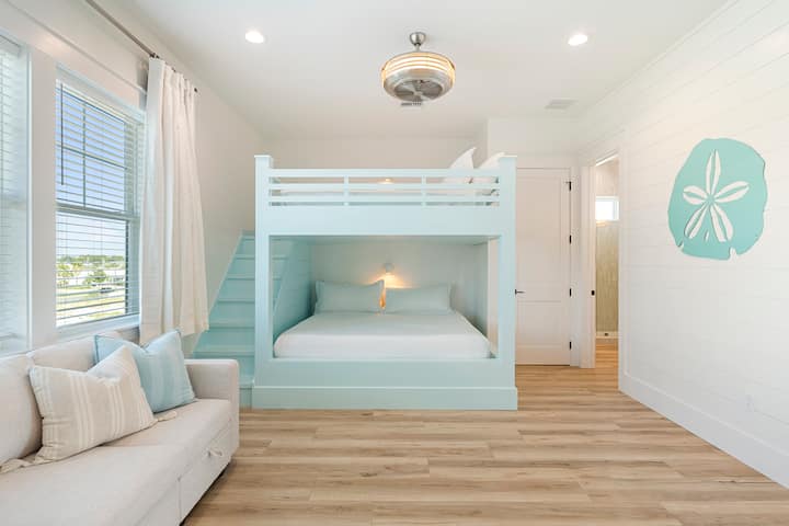 And has a Queen over Queen bunk