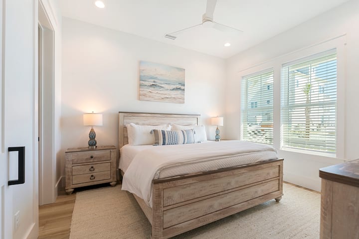 Second First floor King bedroom