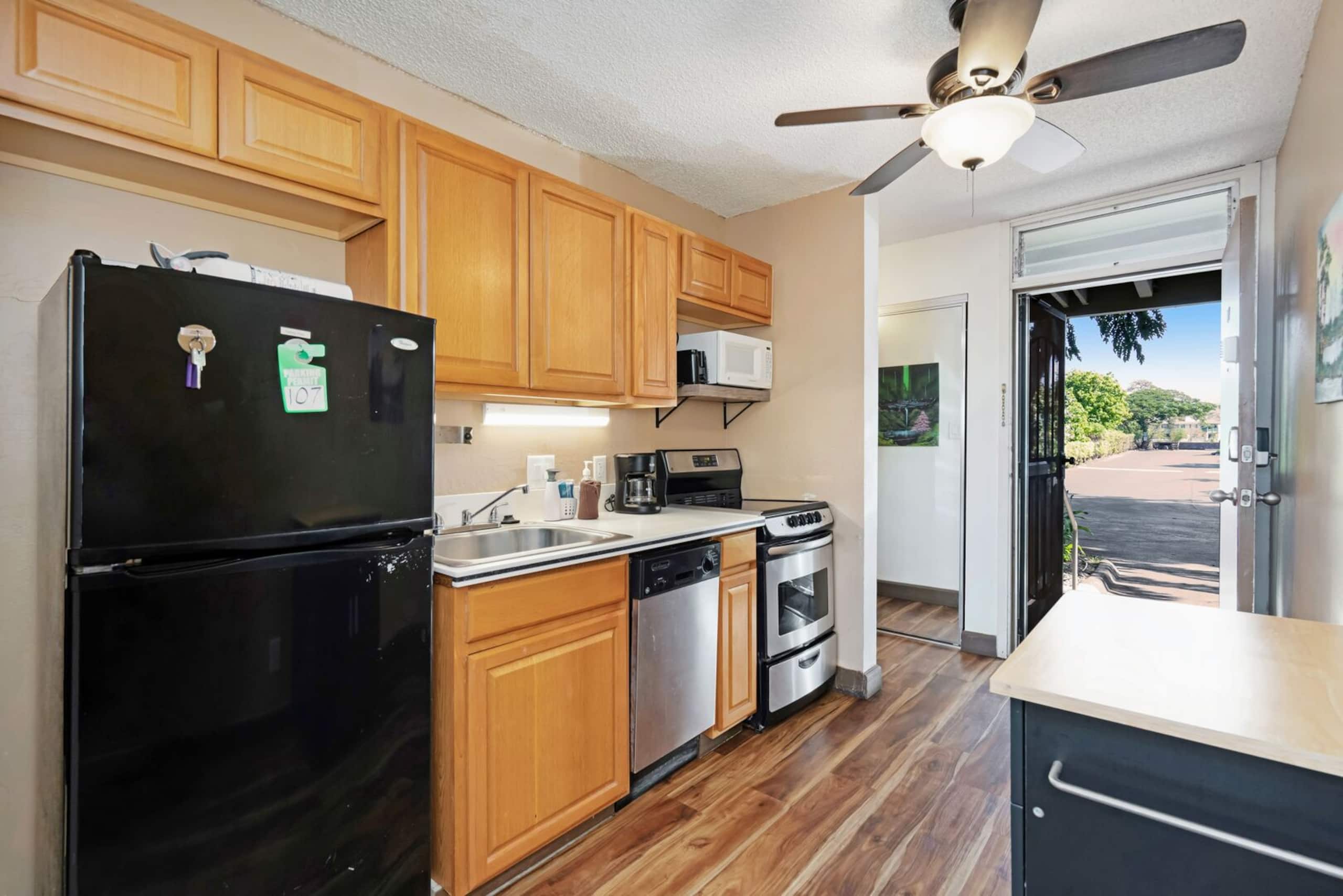 Updated studio, across from the beach - KBS A107 - Image 22