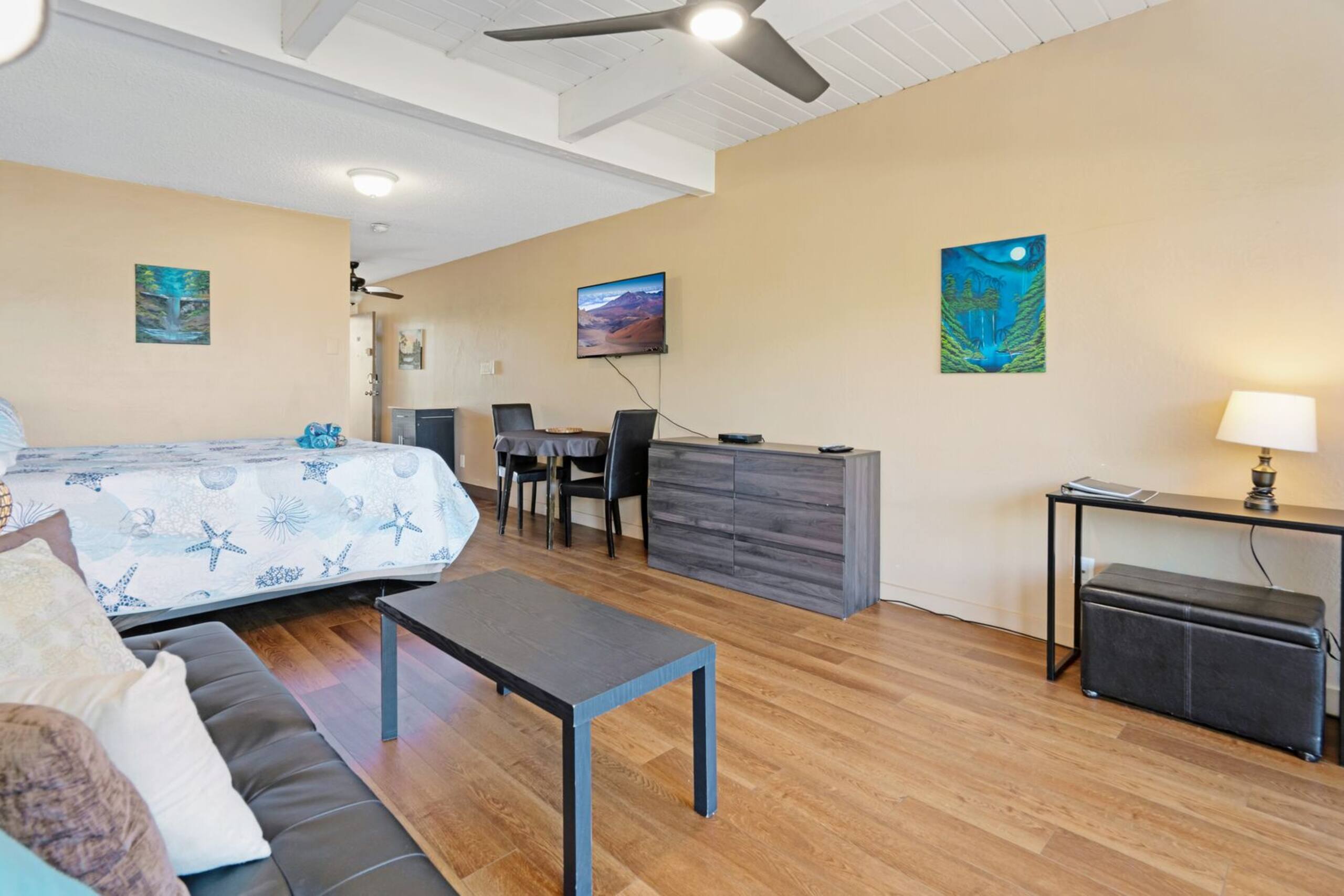 Updated studio, across from the beach - KBS A107 - Image 40