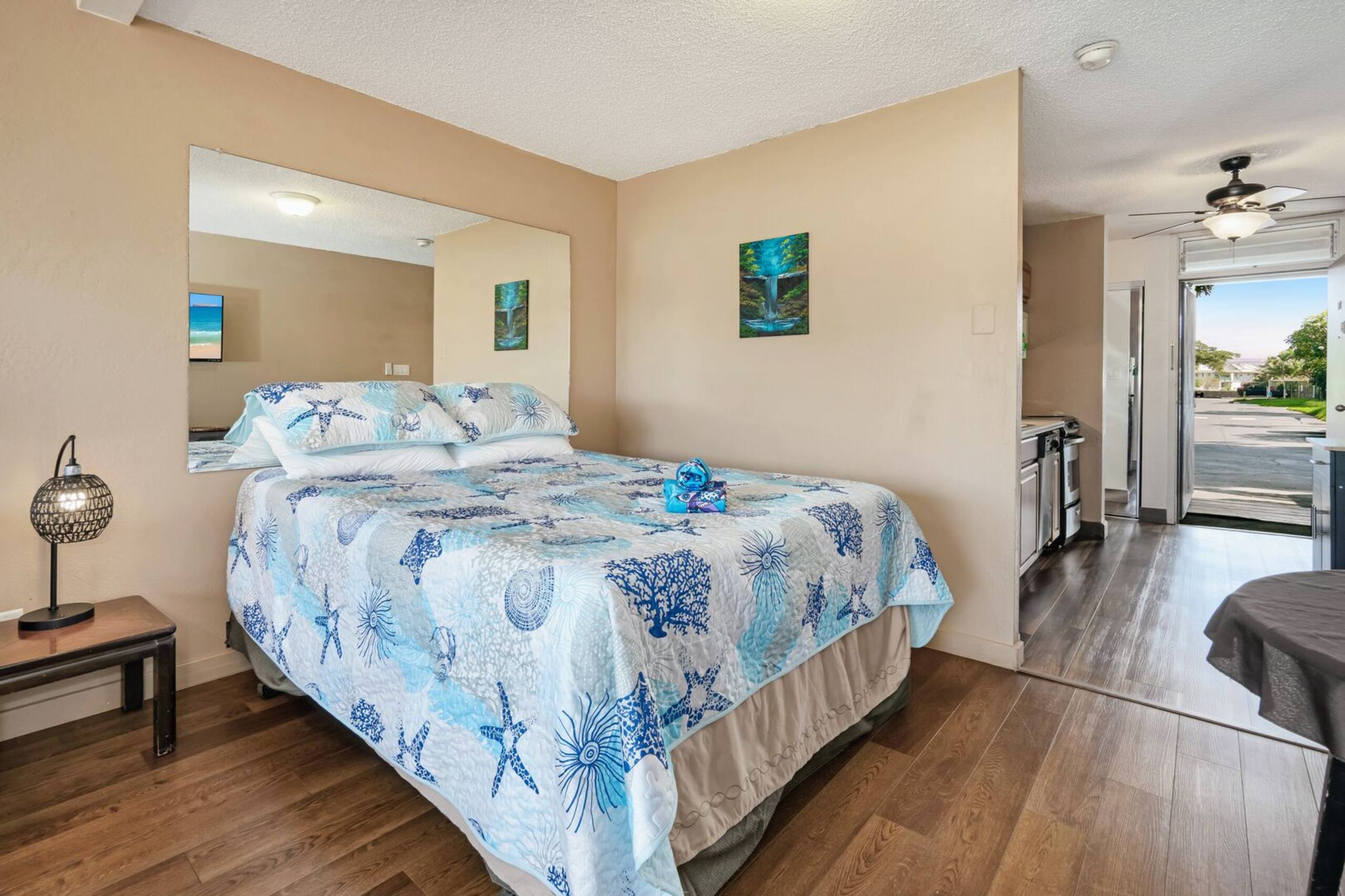 Updated studio, across from the beach - KBS A107 - Image 30