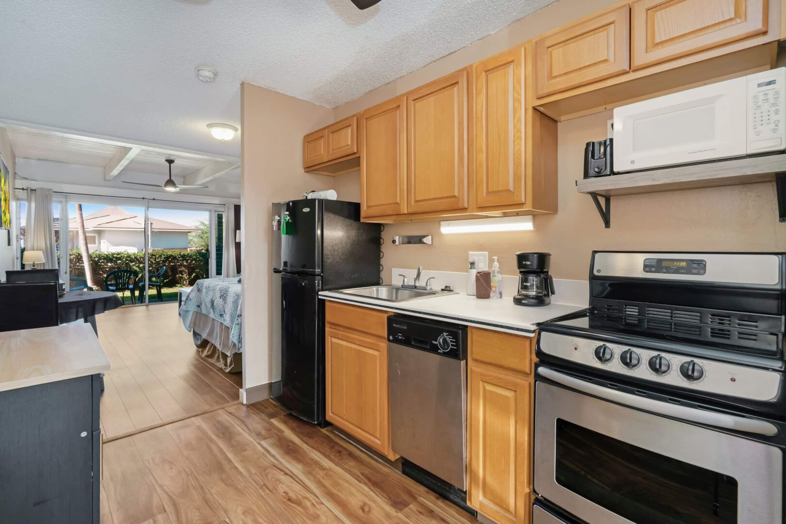 Updated studio, across from the beach - KBS A107 - Image 16