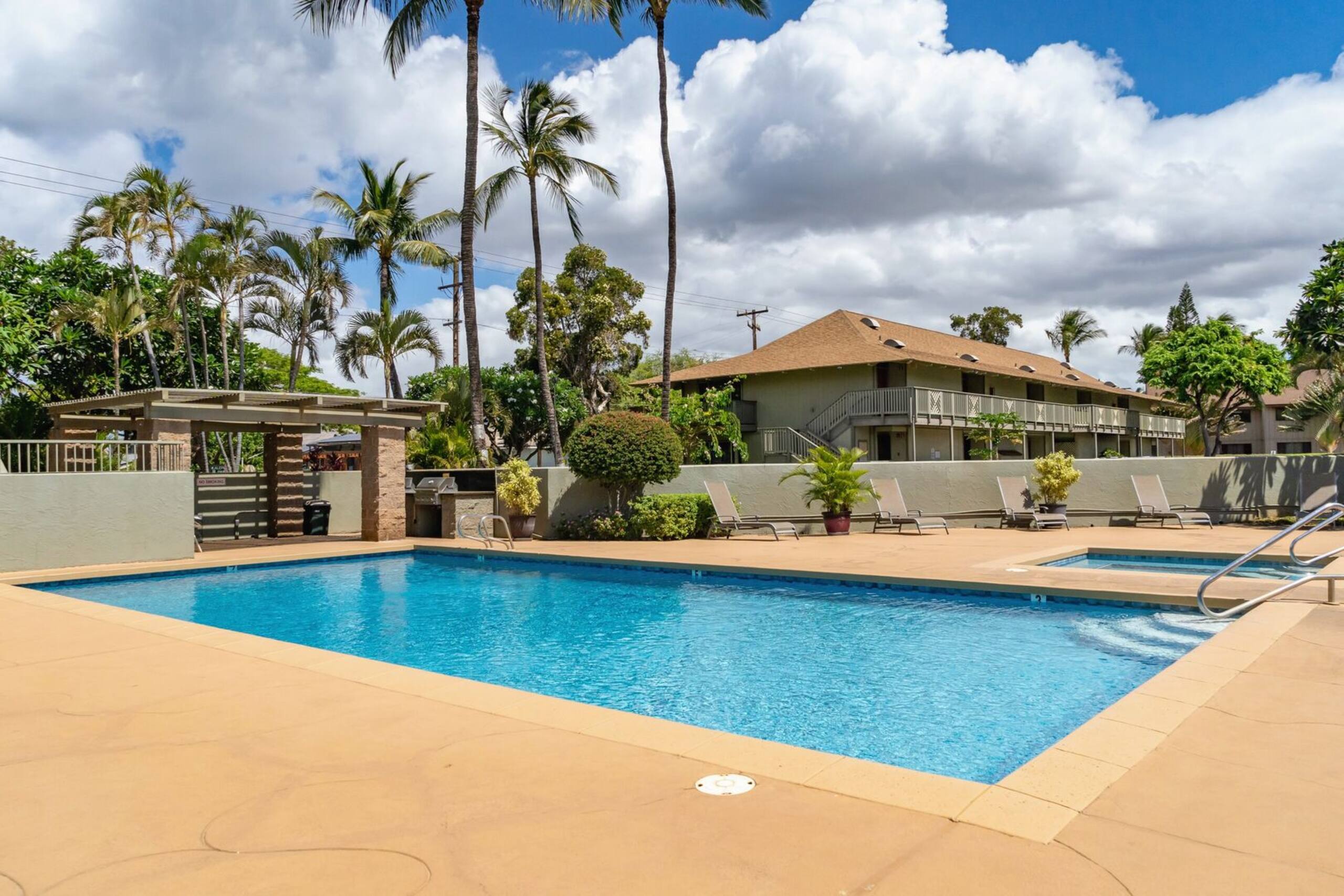 Updated studio, across from the beach - KBS A107 - Image 54