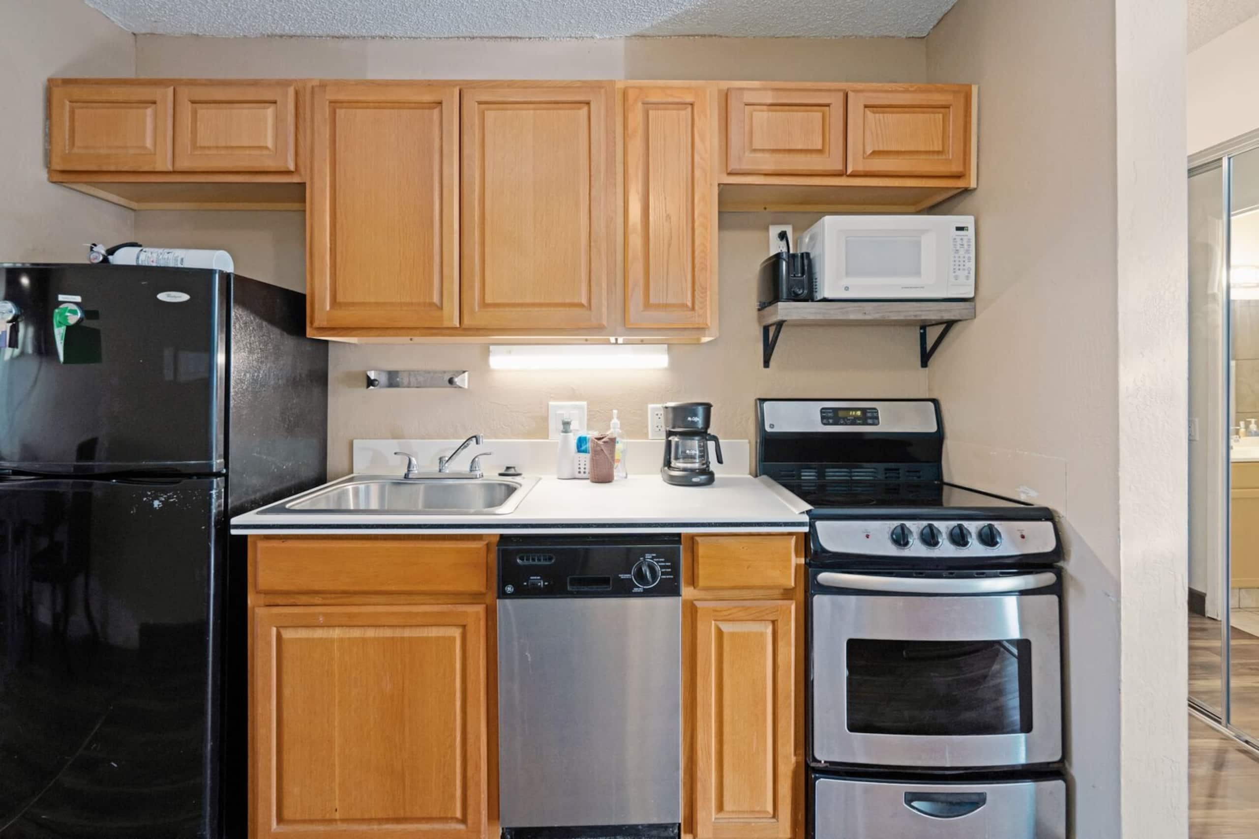 Updated studio, across from the beach - KBS A107 - Image 33