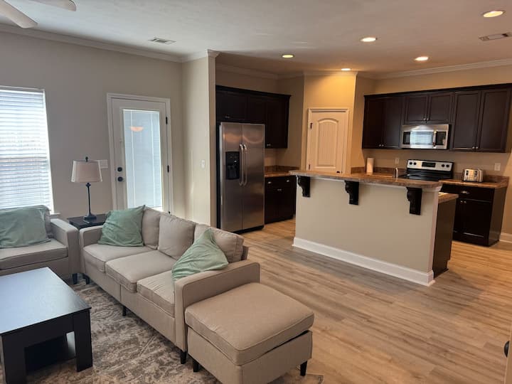 Stylish 2br, Parking | Masters & Medical District - Augusta, GA