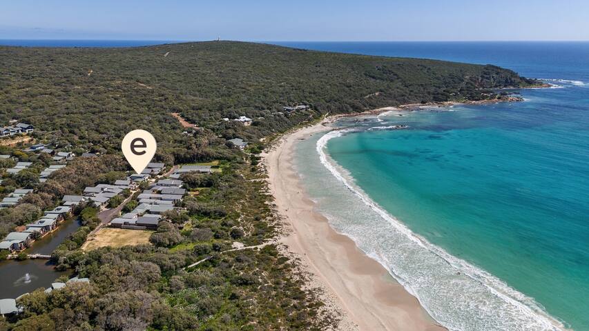 Bunker Bayhouse—Your Ideal Escape by the Beach gallery image 4