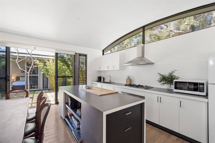 Bunker Bayhouse—Your Ideal Escape by the Beach gallery image 5