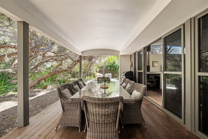 Bunker Bayhouse—Your Ideal Escape by the Beach