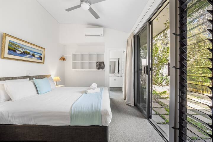 Bunker Bayhouse—Your Ideal Escape by the Beach gallery image 3