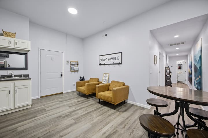 Bunkhouse On The Square (Pet Friendly, No Steps) - Maryville, MO