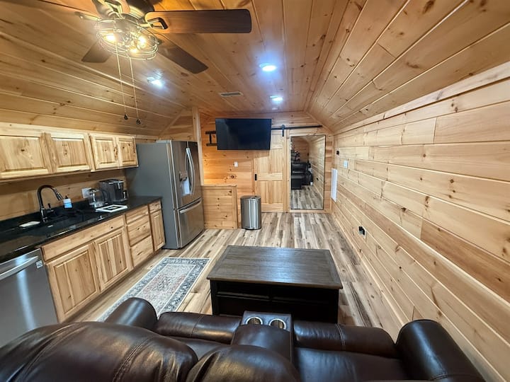 Small Cabin Over Garage With Lake Access And Small - Douglas Lake, TN