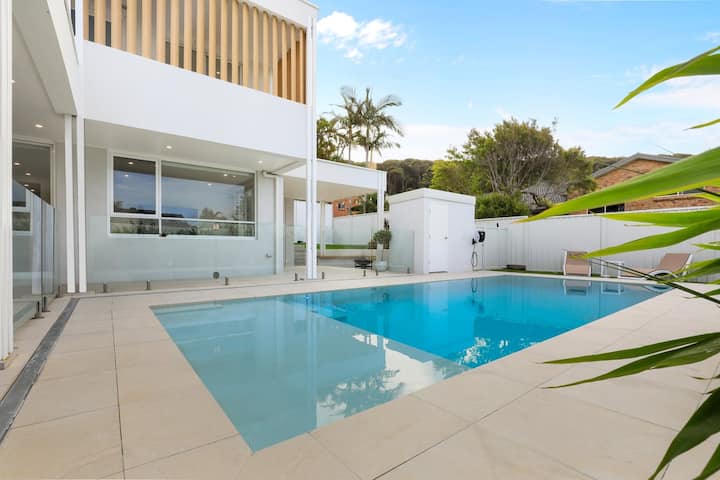 Villa Bianco | Luxe Coastal Sanctuary - Caves Beach