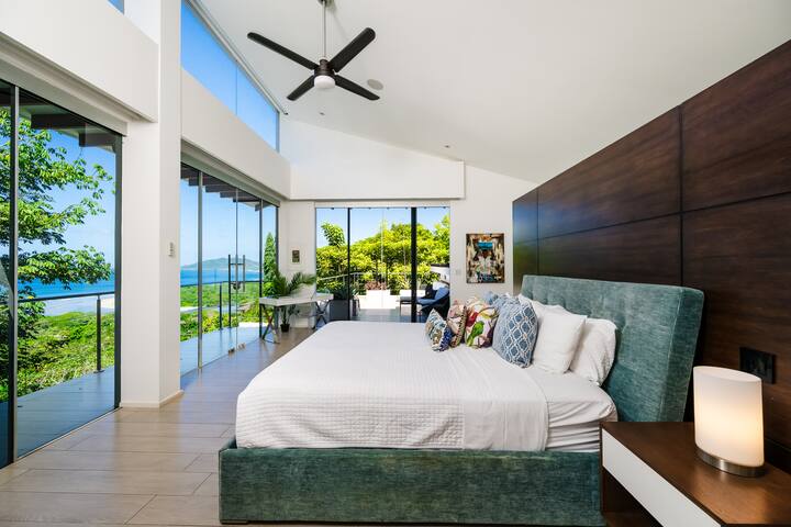 Ocean View Luxury Villa, 2-Min Drive to Beach