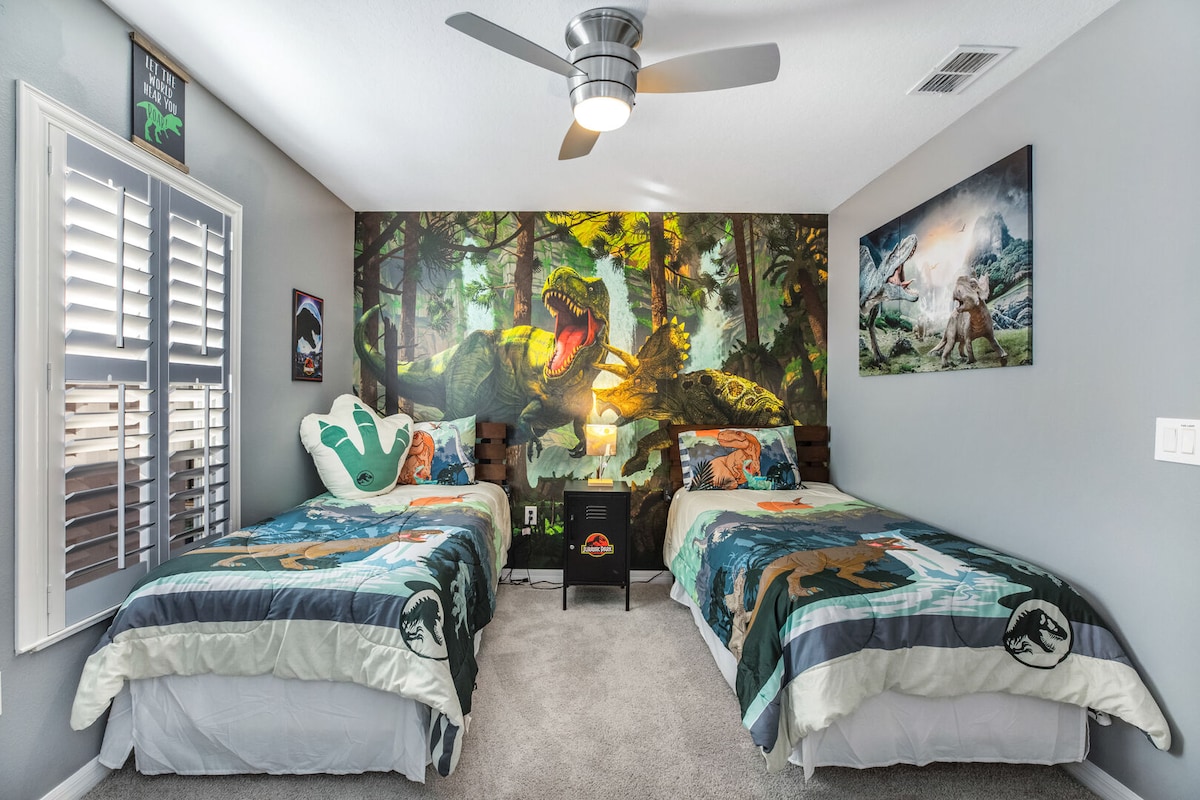 חדר עם נושא דינוזאורים עם 2 מיטות יחיד